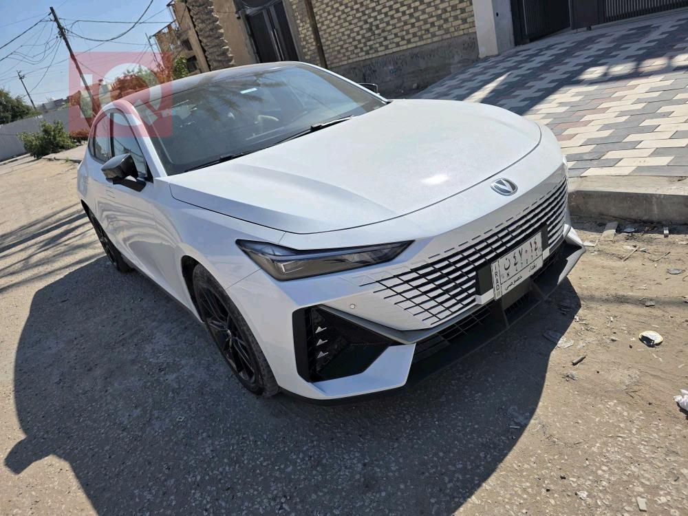 چانگان UNI-V